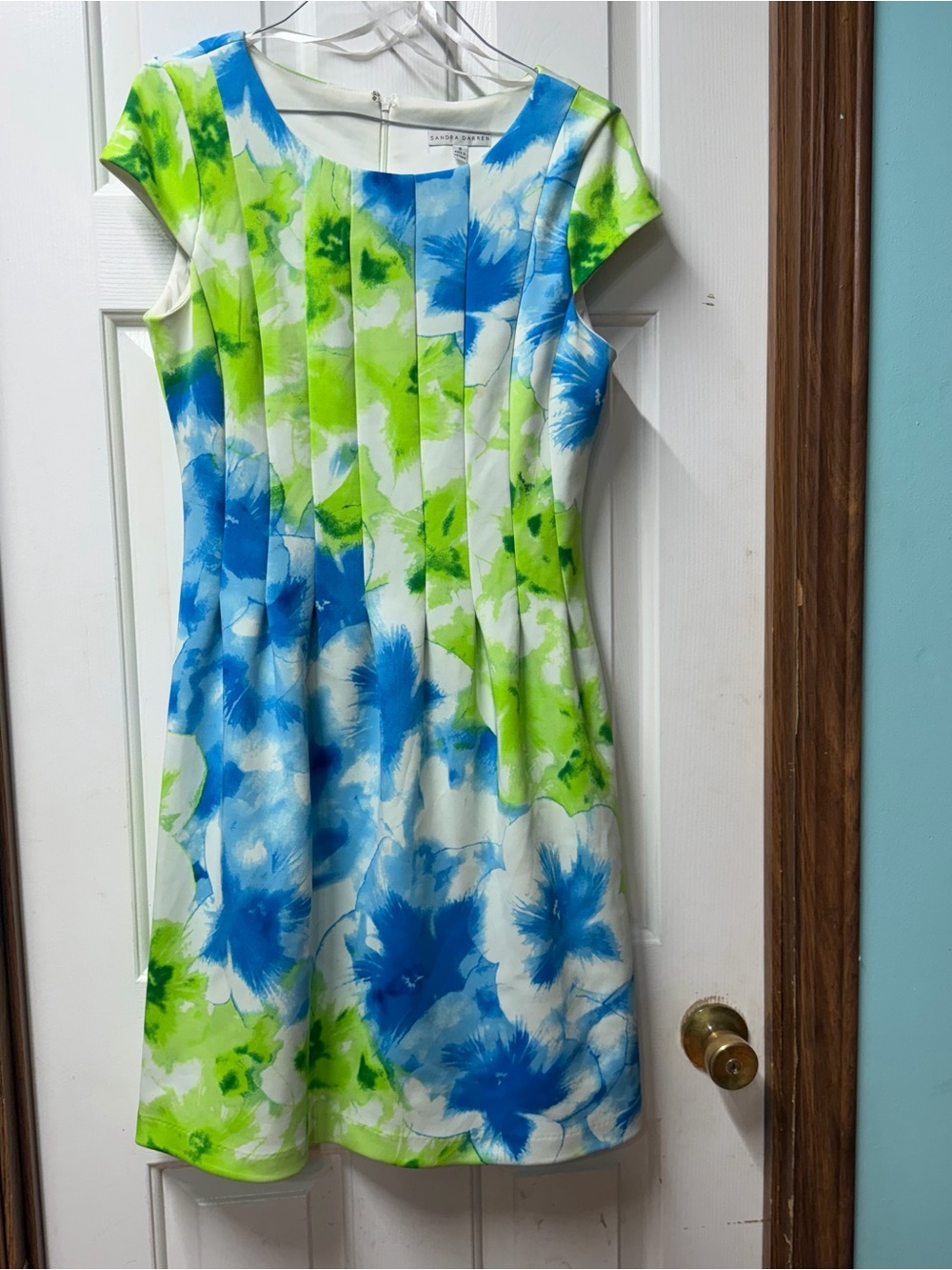 Sandra Darren Floral Midi Dress 8 has some stains and back clip is broke